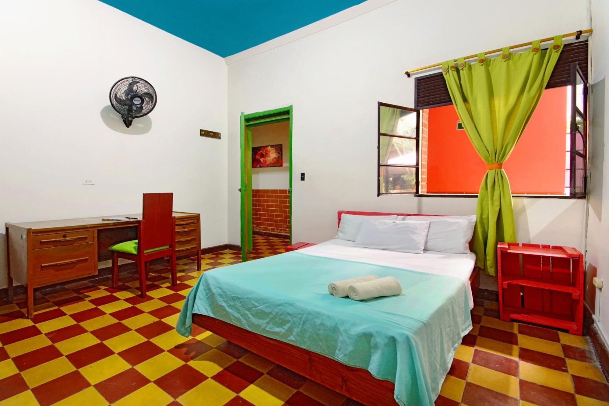 Ding-Dong Hostel กาลี ภายนอก รูปภาพ