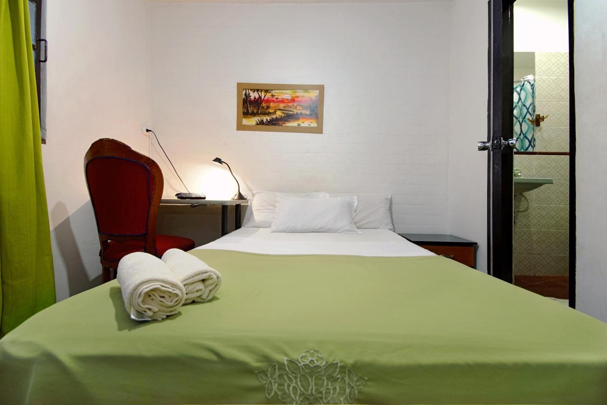 Ding-Dong Hostel กาลี ภายนอก รูปภาพ