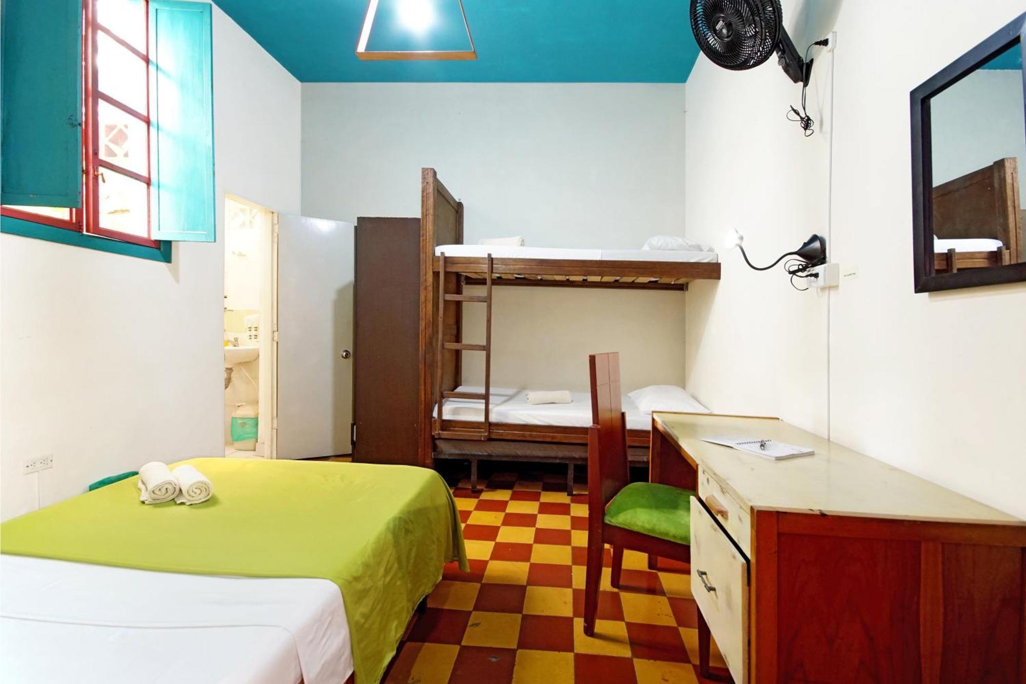 Ding-Dong Hostel กาลี ภายนอก รูปภาพ