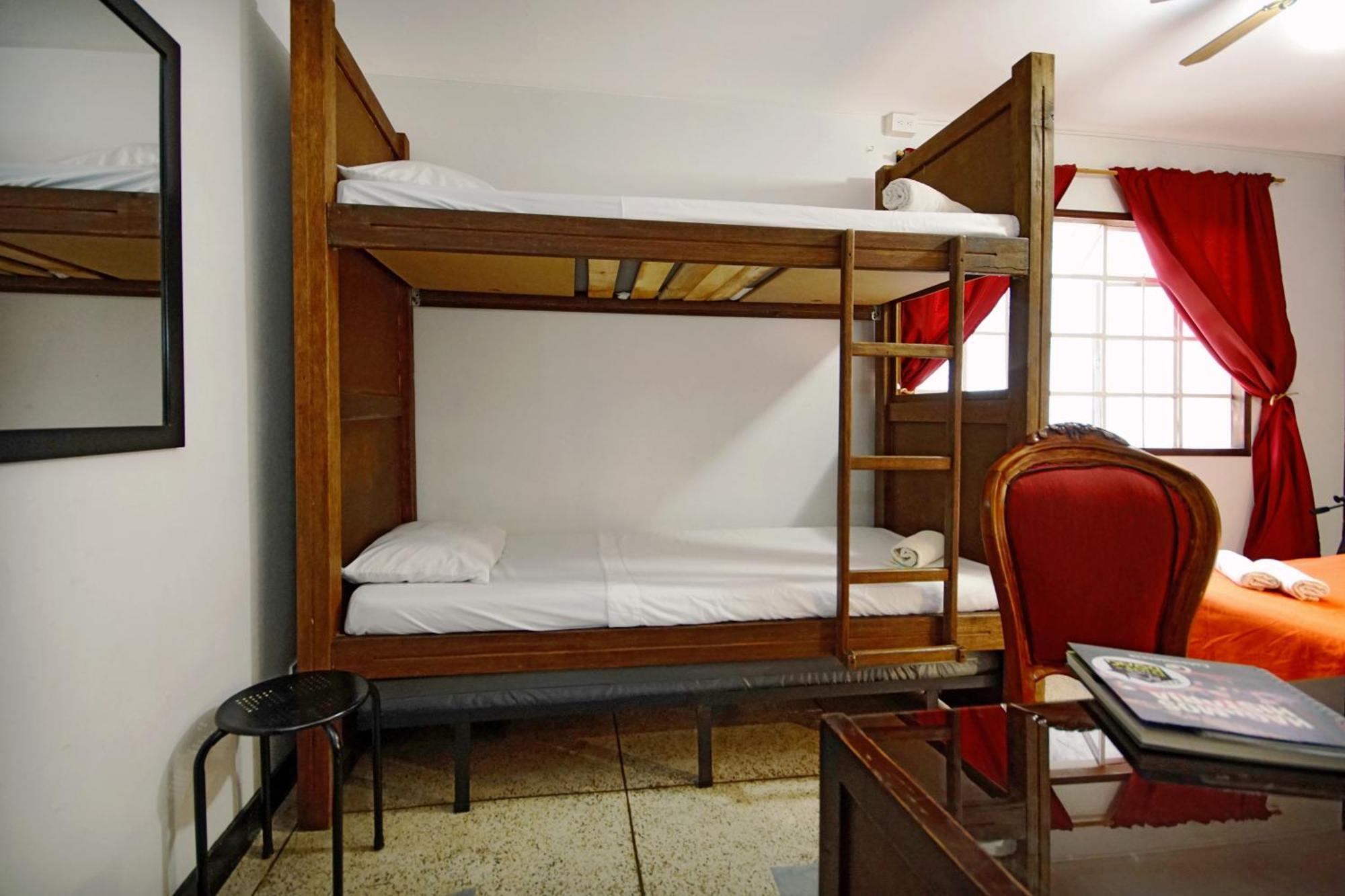 Ding-Dong Hostel กาลี ภายนอก รูปภาพ