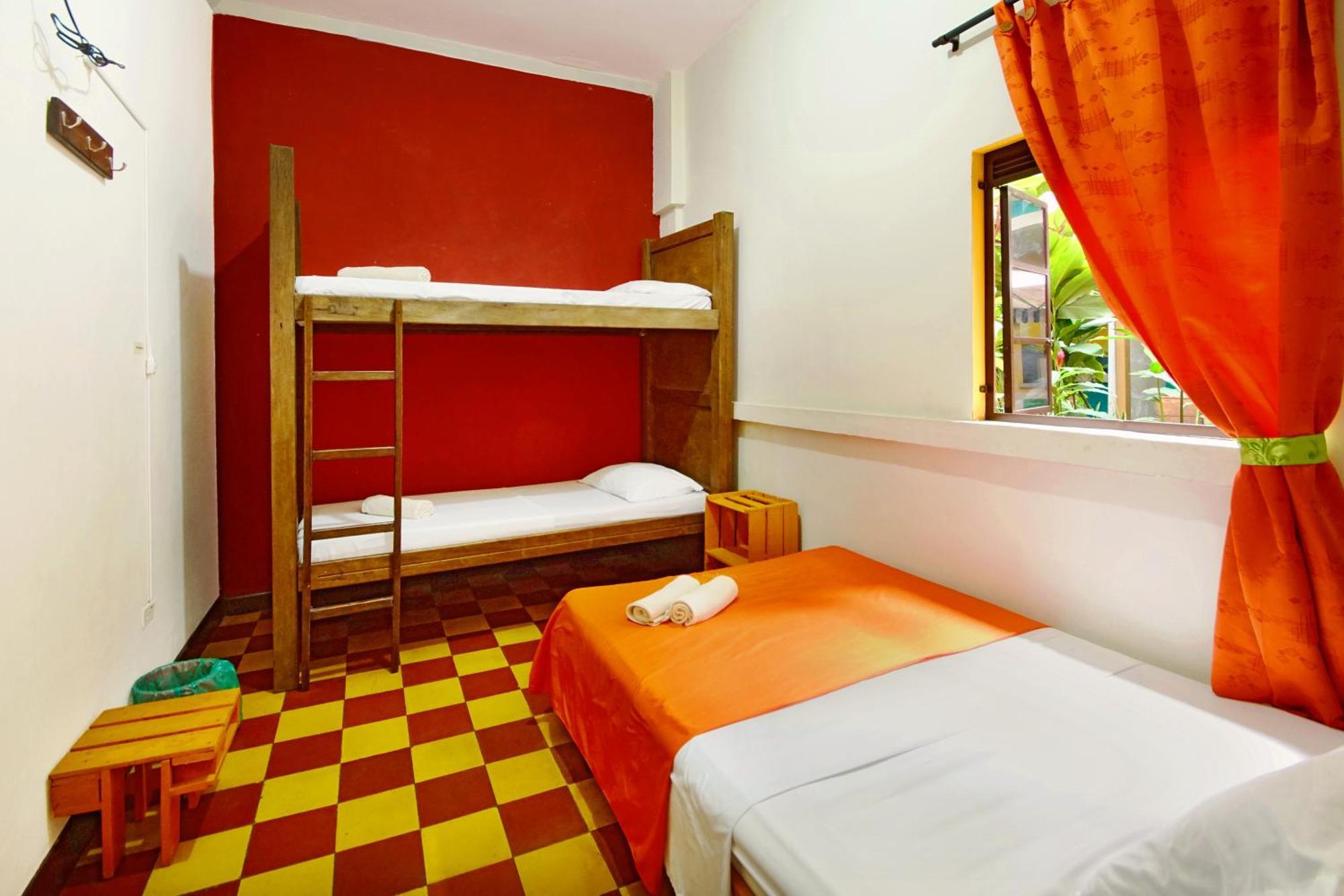 Ding-Dong Hostel กาลี ภายนอก รูปภาพ