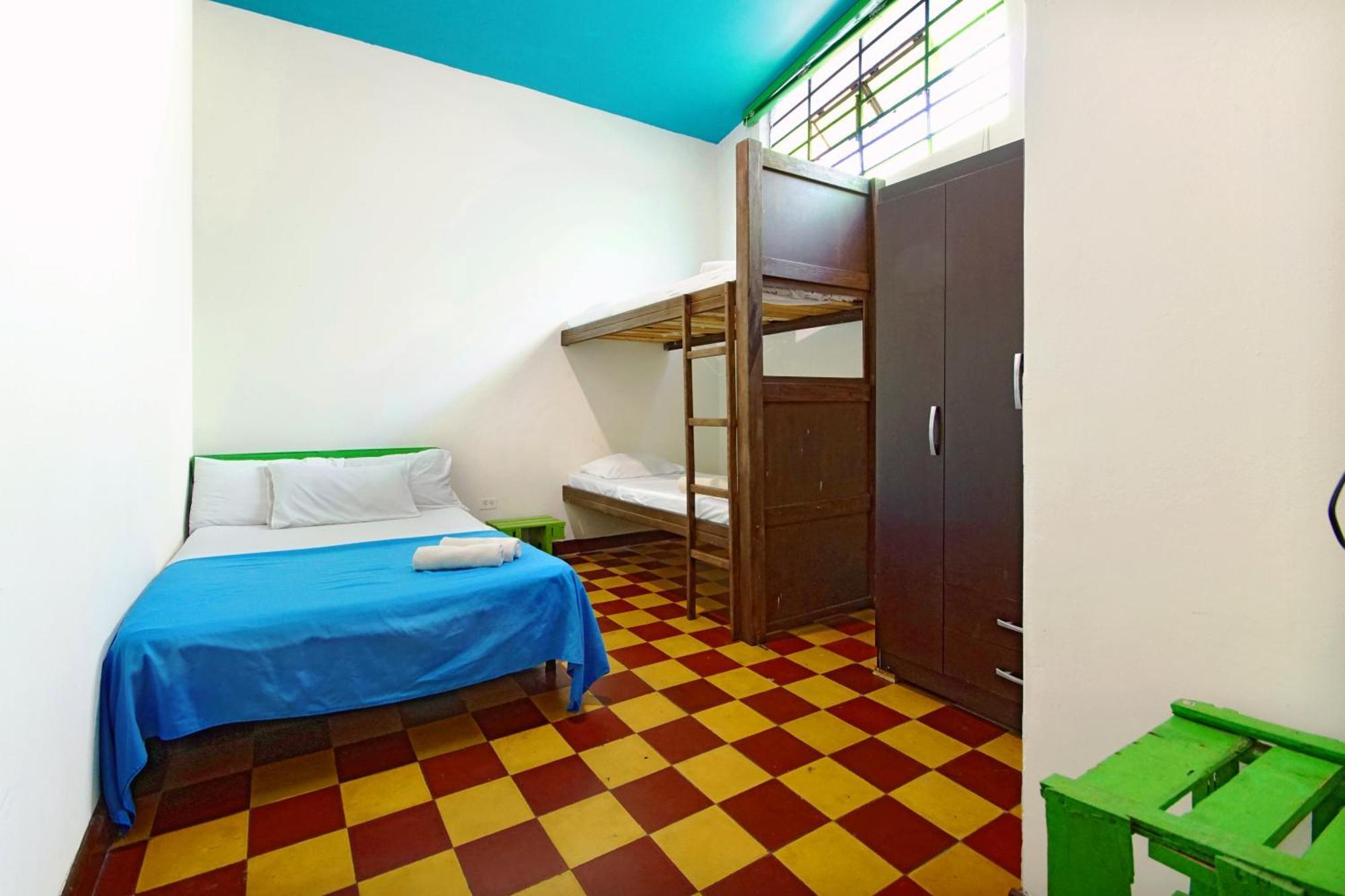 Ding-Dong Hostel กาลี ภายนอก รูปภาพ